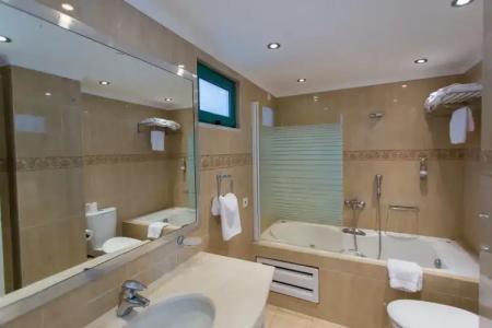 Xenia Poros Image - 9