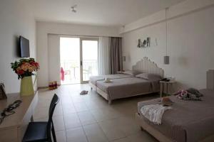 Maravel Star Art Hotel, Adelianos Kampos