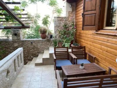 Barbara Studios - 111