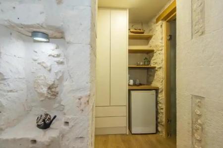 Barbara Studios - 32