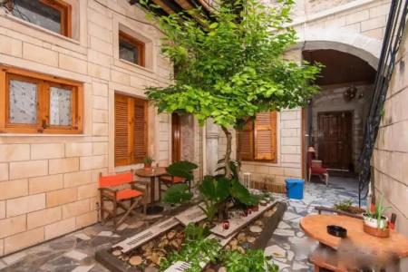 Barbara Studios - 127