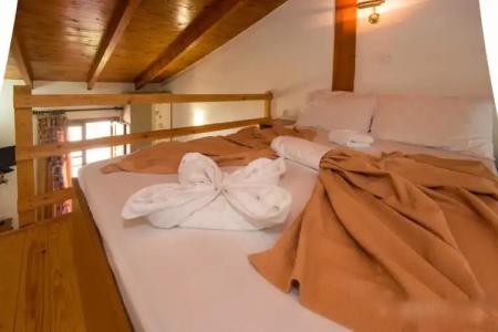 Barbara Studios - 75