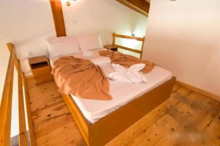 Barbara Studios - 68