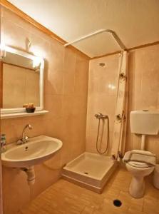 Barbara Studios - 81