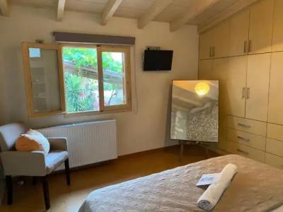 Barbara Studios - 110