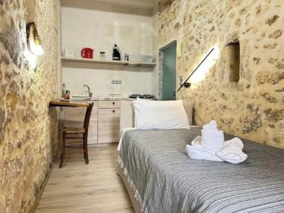 Barbara Studios - 22