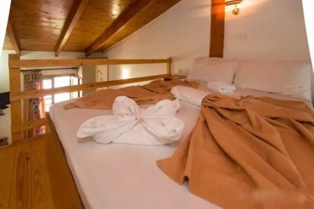 Barbara Studios - 87