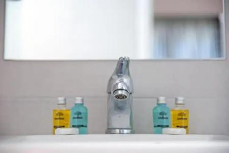 Hillside Studios & Apartments - 38