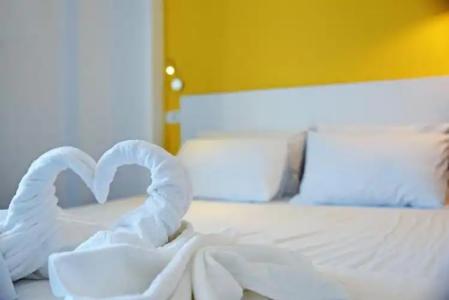 Hillside Studios & Apartments - 57