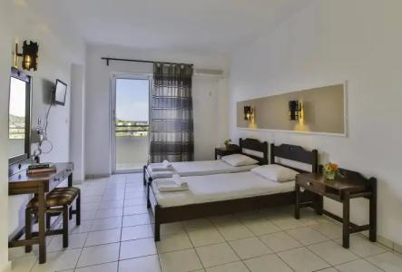 Hillside Studios & Apartments - 2