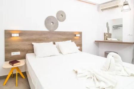 Hillside Studios & Apartments - 22