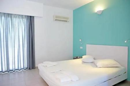 Hillside Studios & Apartments - 31