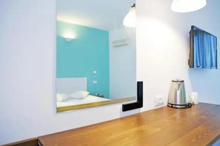 Hillside Studios & Apartments - 34