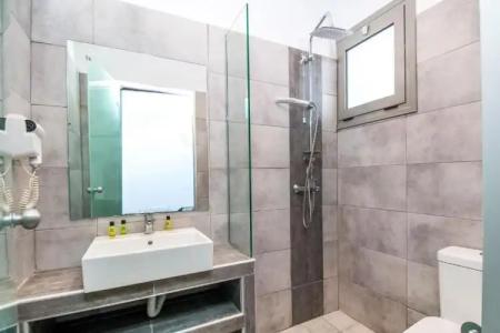 Hillside Studios & Apartments - 27