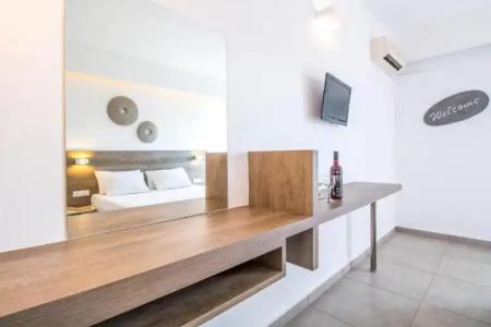 Hillside Studios & Apartments - 26