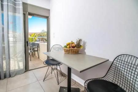 Hillside Studios & Apartments - 7