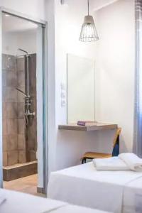 Hillside Studios & Apartments - 39