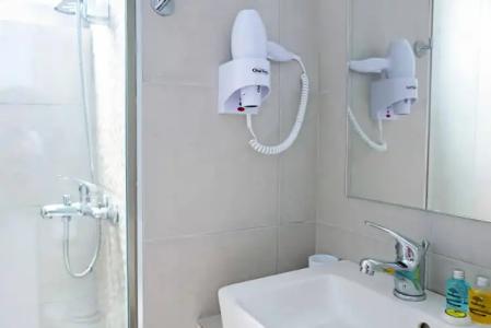 Hillside Studios & Apartments - 10