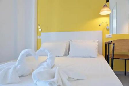 Hillside Studios & Apartments - 56