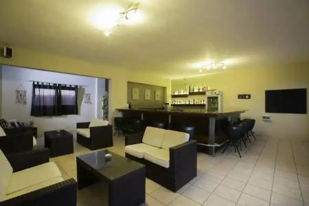 Hillside Studios & Apartments - 1