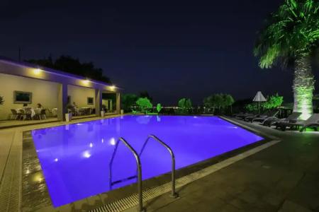 Hillside Studios & Apartments - 17