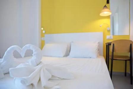 Hillside Studios & Apartments - 55