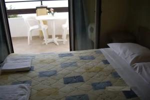 Ninos on the Beach, Roda