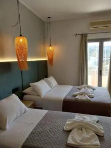 Ninos on the Beach - 29