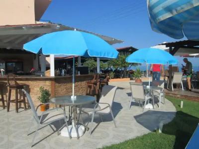 Ninos on the Beach - 13