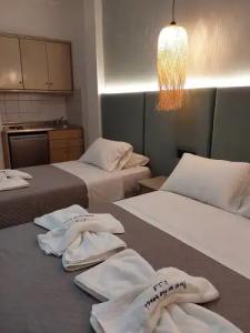 Ninos on the Beach - 30