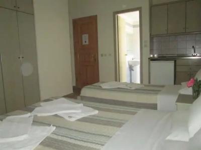 Ninos on the Beach - 2