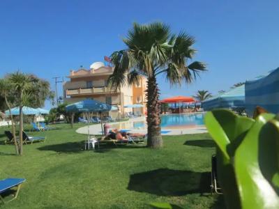 Ninos on the Beach - 11