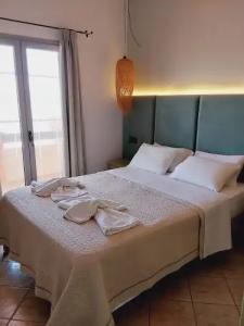 Ninos on the Beach - 17