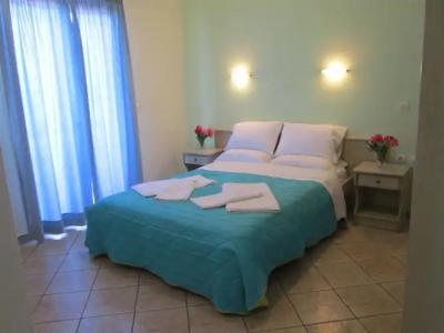 Ninos on the Beach - 4