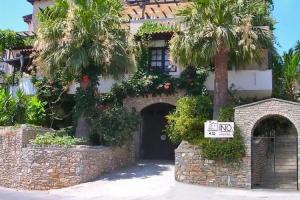 Pension Dreams, Samos