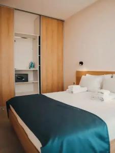 Royal Blue Resort & Residences - 102