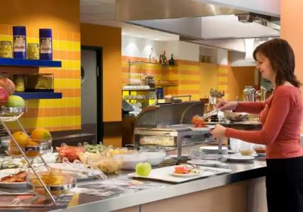 Ibis Budapest Heroes Square - 11