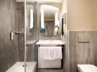 Ibis Budapest Heroes Square - 8