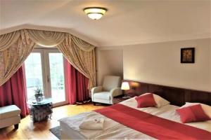 Kikelet Panzio, Dunakeszi