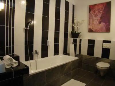 Janus Boutique & Spa - 83