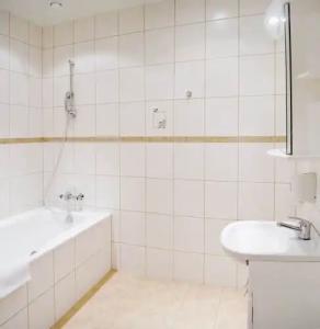 Nordurey Reykjavik Road - 7