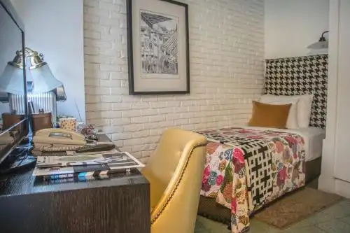 Center Chic - an Atlas Boutique - 7