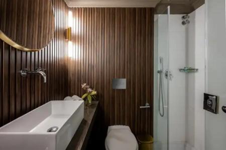 Leonardo Gordon Beach - 50