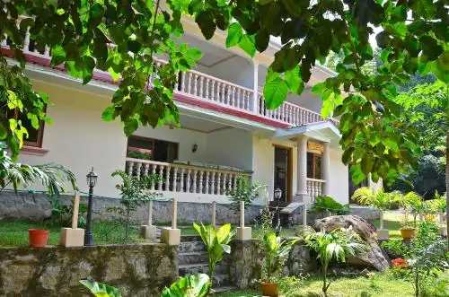 FOREST LODGE GUEST HOUSE - 0