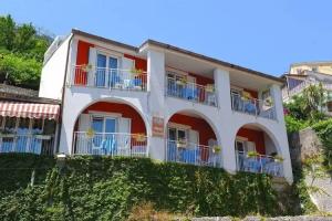 Maison Raphael, Minori