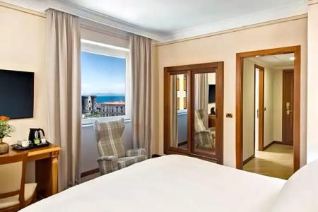 Renaissance Naples Mediterraneo - 21