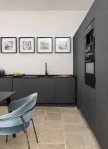 La Dépendance - 105