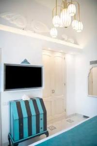Eden Roc Suites - 422