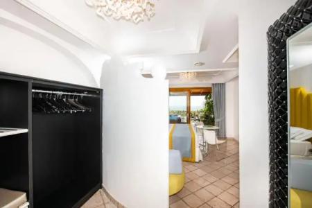 Eden Roc Suites - 356