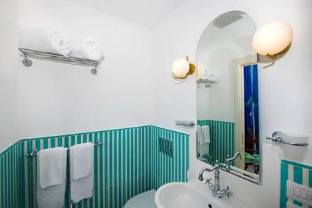 Eden Roc Suites - 501